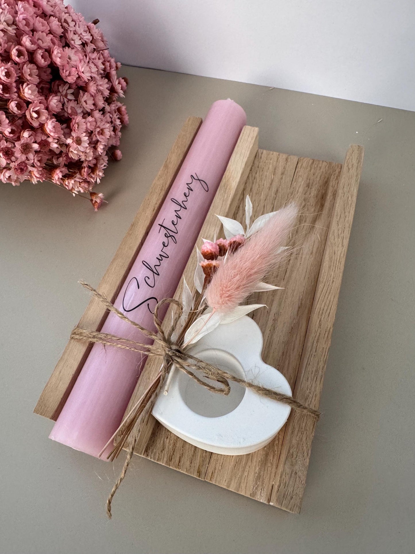 Kerze mit Herz – Handgemachtes Kerzengeschenk aus Holz mit Trockenblumen – Geschenkidee für Geburtstag, Hochzeit, Valentinstag & mehr