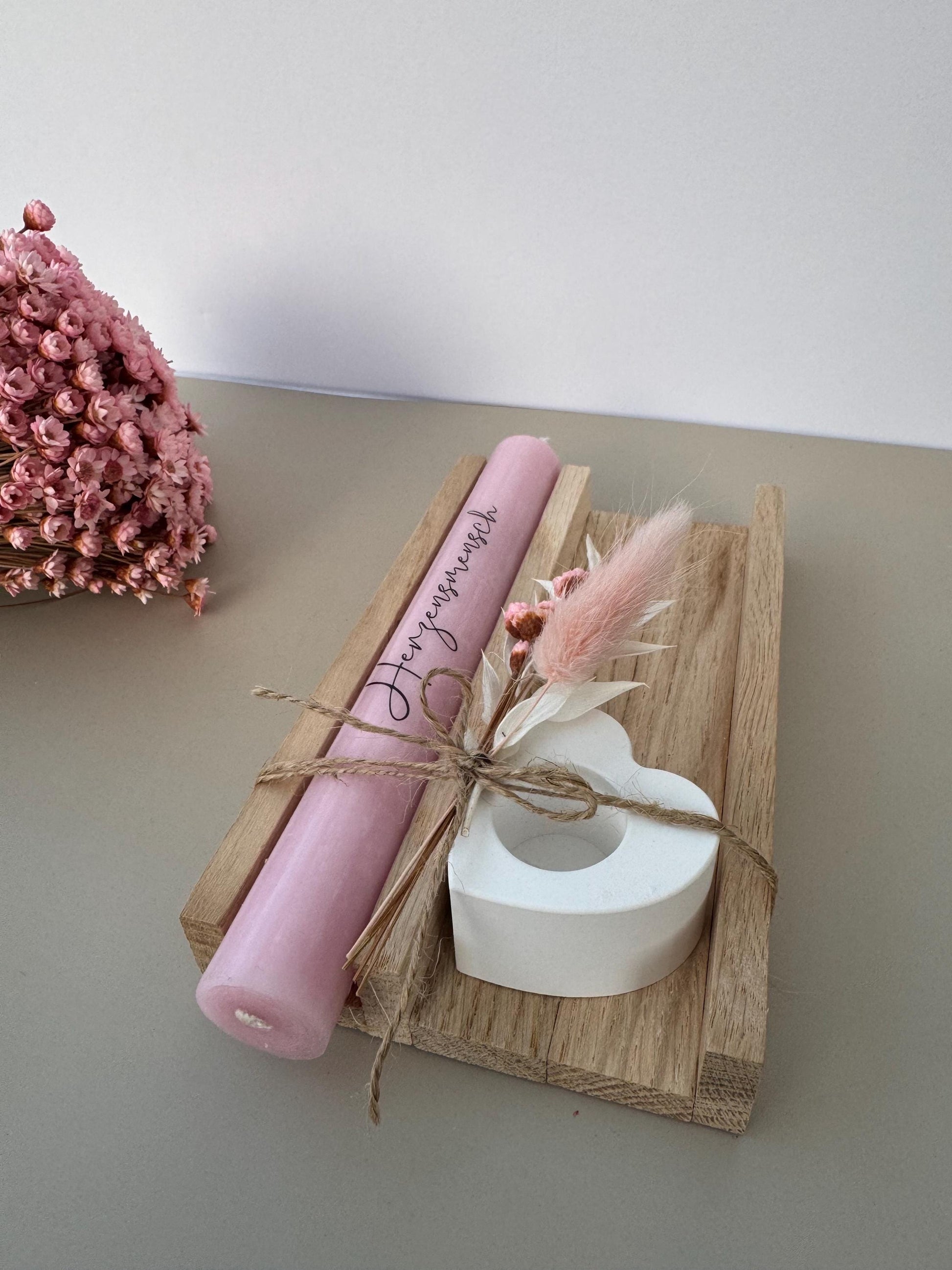 Kerze mit Herz – Handgemachtes Kerzengeschenk aus Holz mit Trockenblumen – Geschenkidee für Geburtstag, Hochzeit, Valentinstag & mehr