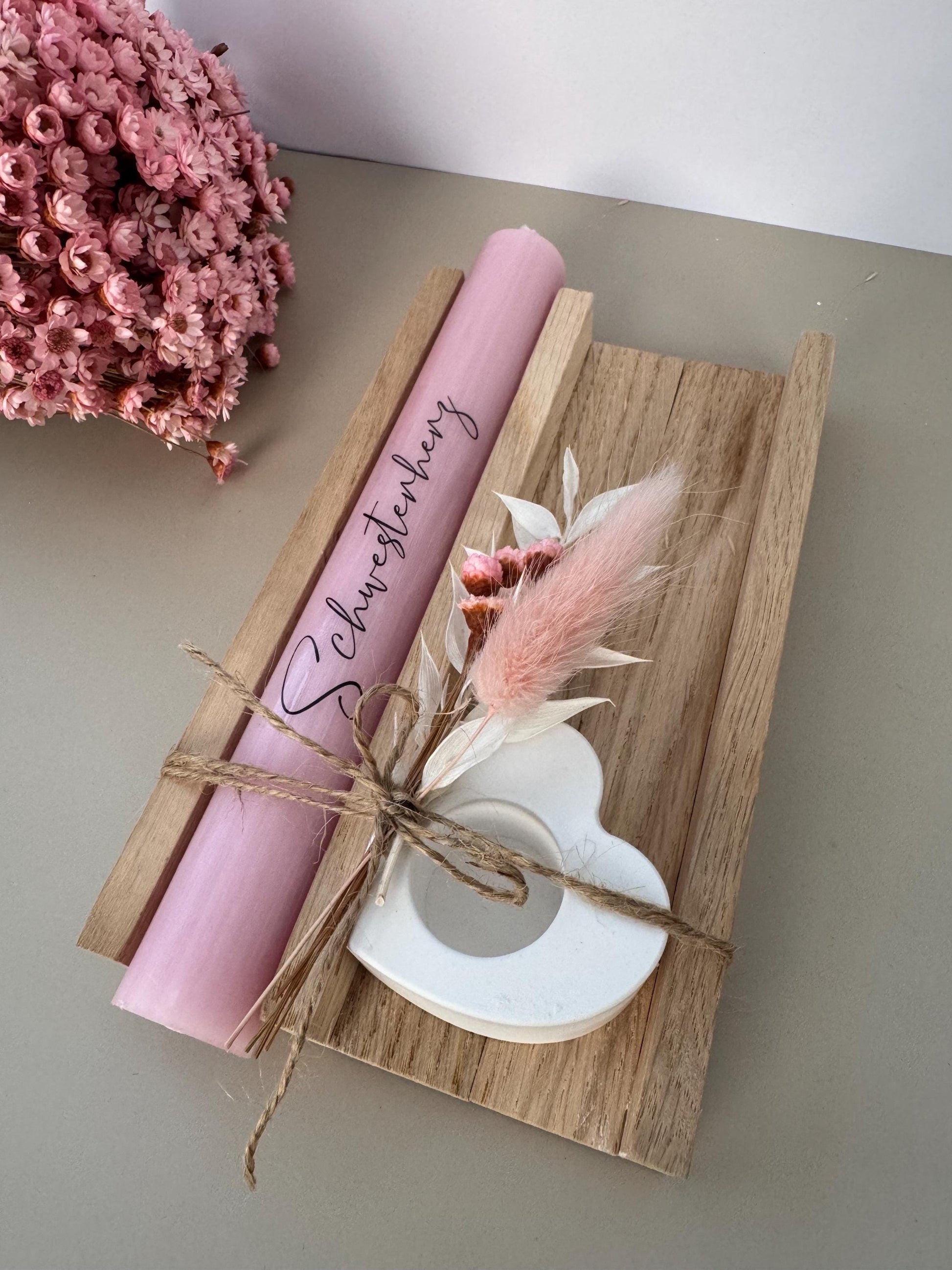 Kerze mit Herz – Handgemachtes Kerzengeschenk aus Holz mit Trockenblumen – Geschenkidee für Geburtstag, Hochzeit, Valentinstag & mehr
