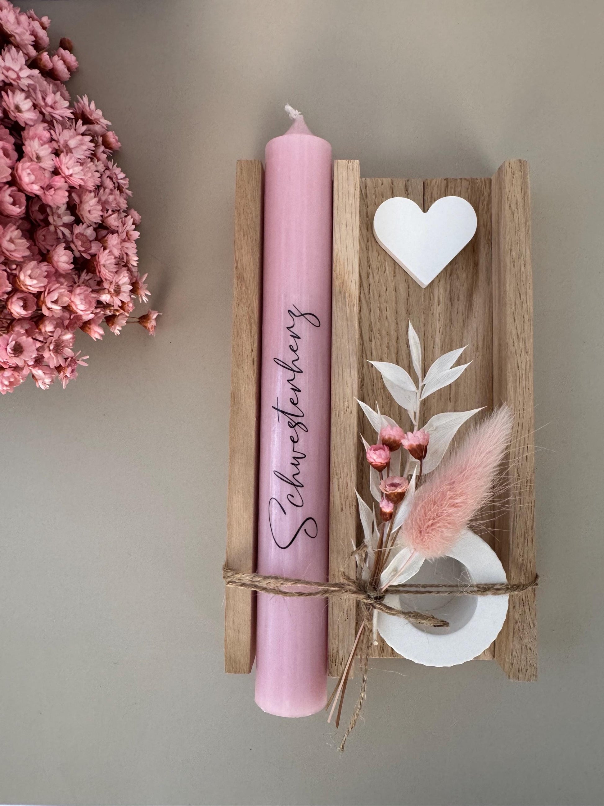 Kerze mit Herz – Handgemachtes Kerzengeschenk aus Holz mit Trockenblumen – Geschenkidee für Geburtstag, Hochzeit, Valentinstag & mehr