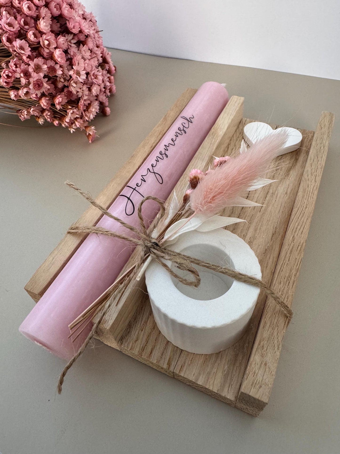Kerze mit Herz – Handgemachtes Kerzengeschenk aus Holz mit Trockenblumen – Geschenkidee für Geburtstag, Hochzeit, Valentinstag & mehr