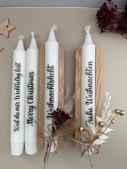 Auswahl kleiner Weihnachtsgeschenke mit verschiedenen Spruchkerzen