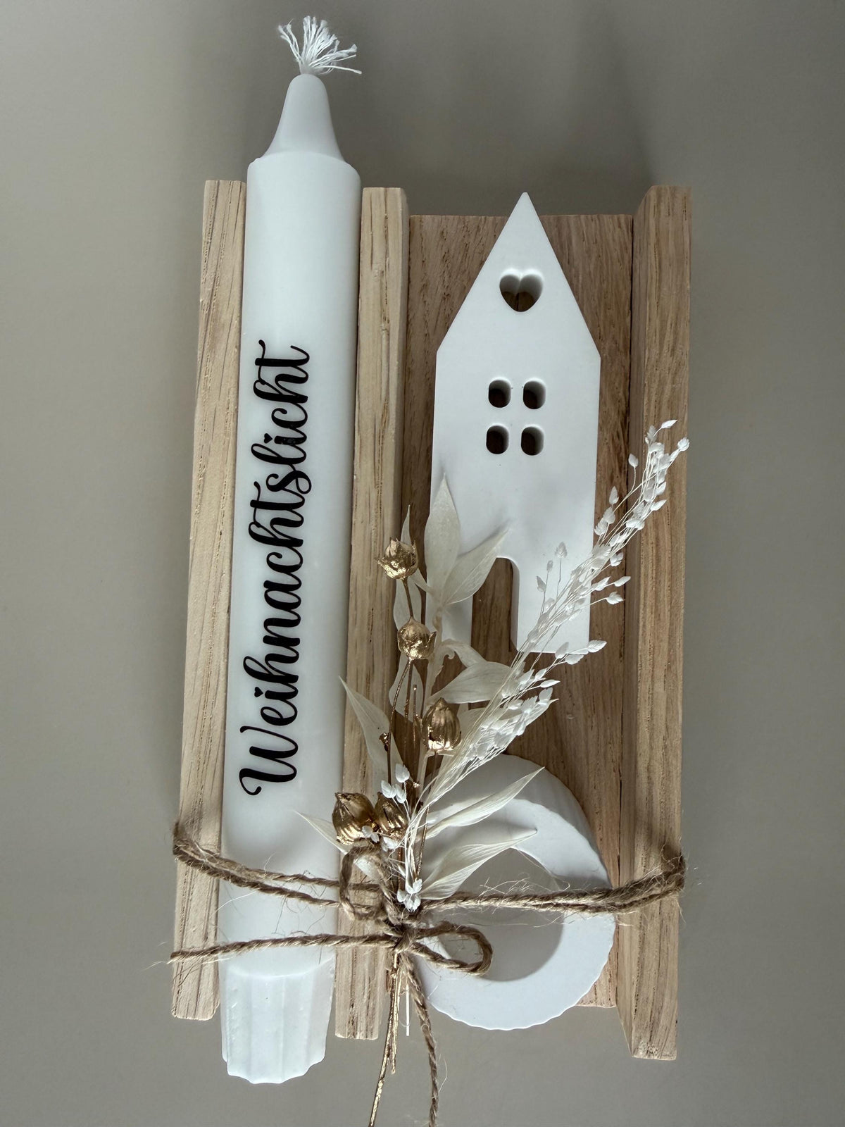 Weihnachtsgeschenk aus Eichenholz mit Spruchkerze und Haus