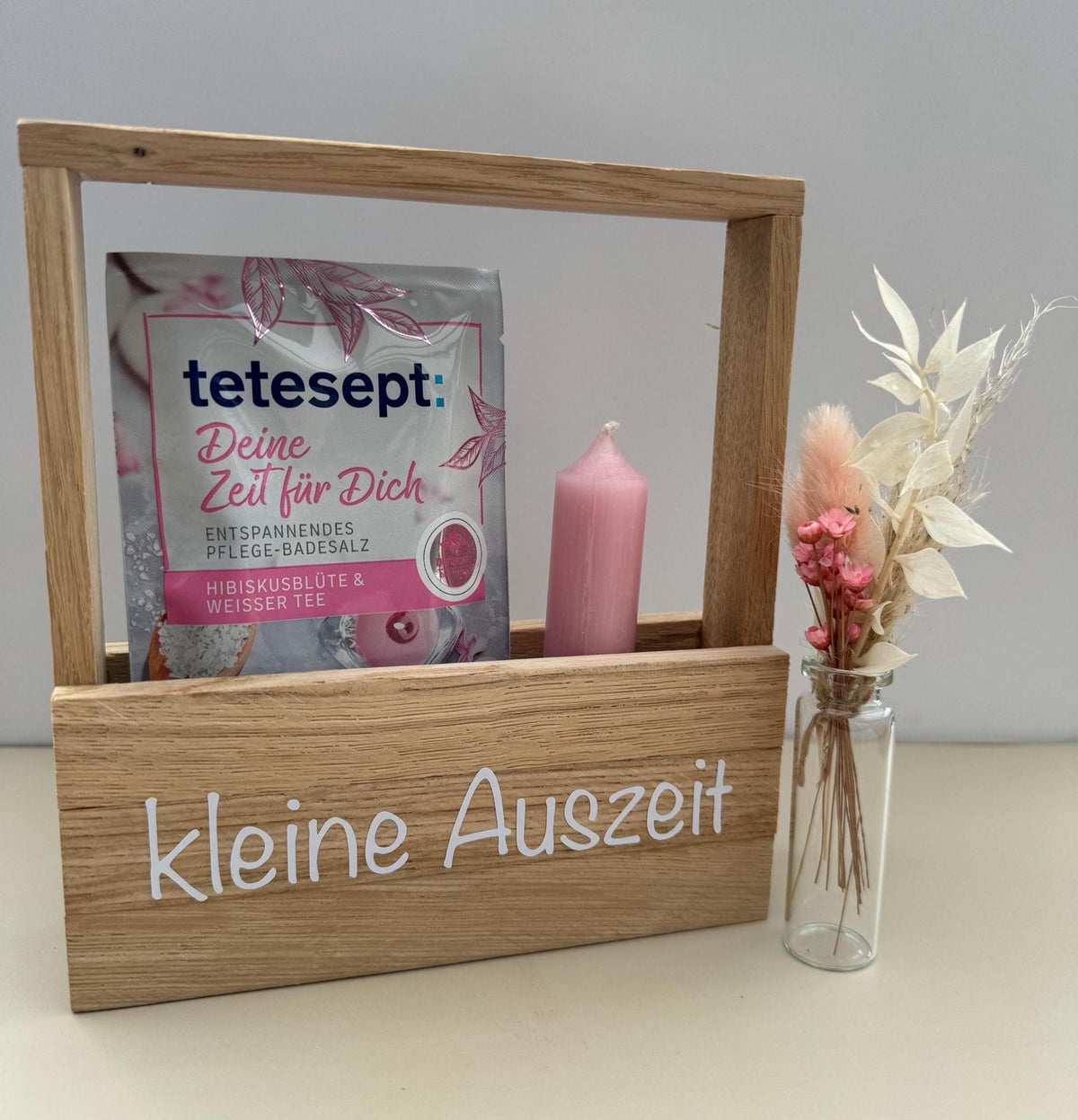 Wellness-Geschenkset aus Eichenholz mit Tetesept Badesalz und Kerze