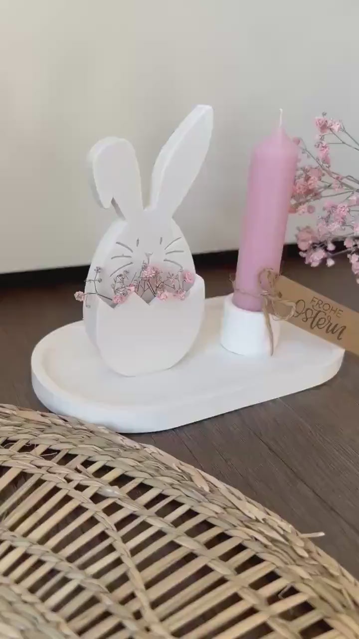Frühlingszauber: Handgegossener Osterhase auf Tablett mit Trockenblumen & Stabkerze